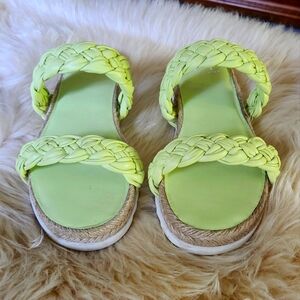 LIKE NEW IN BOX!!! MARC FISHER JAIMEE SANDAL - BEAUTIFUL YELLOW (LIME) SIZE 7